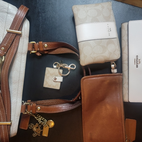 Coach used bag w wallet coin and key chain a four piece set - Picture 8 of 16